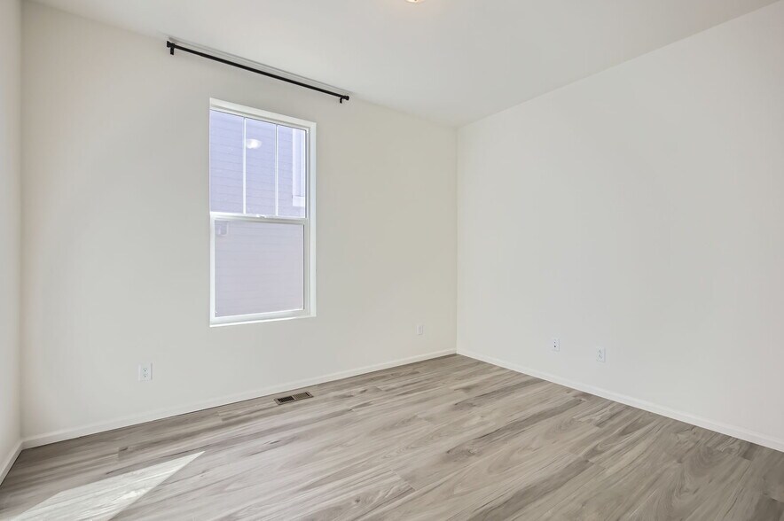 Building Photo - 4622 Amrock Dr