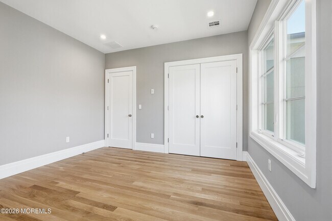 Building Photo - 84 Cooper Ave