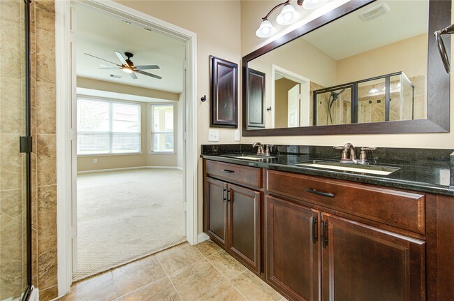 Building Photo - 18318 Russett Green Dr