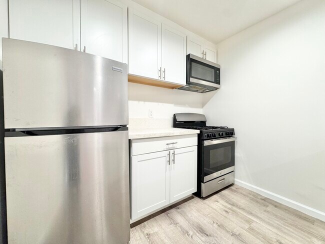 Building Photo - 3663 Vinton Ave