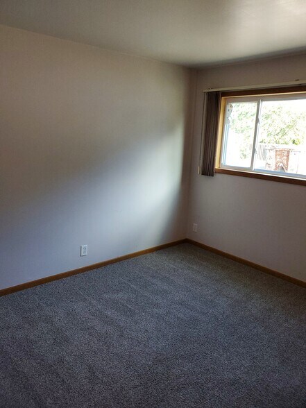 Building Photo - 2310 Radtke Ave