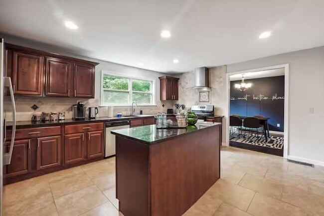 Building Photo - 230 Chaffin Ridge Trce