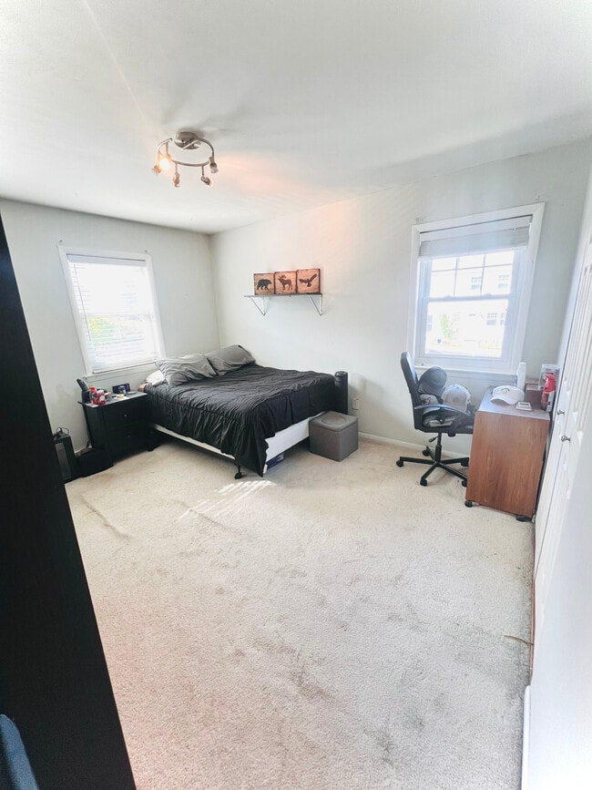 Building Photo - 515 York Rd.