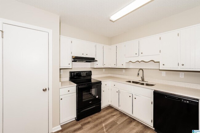Building Photo - 2573 Gaylon St