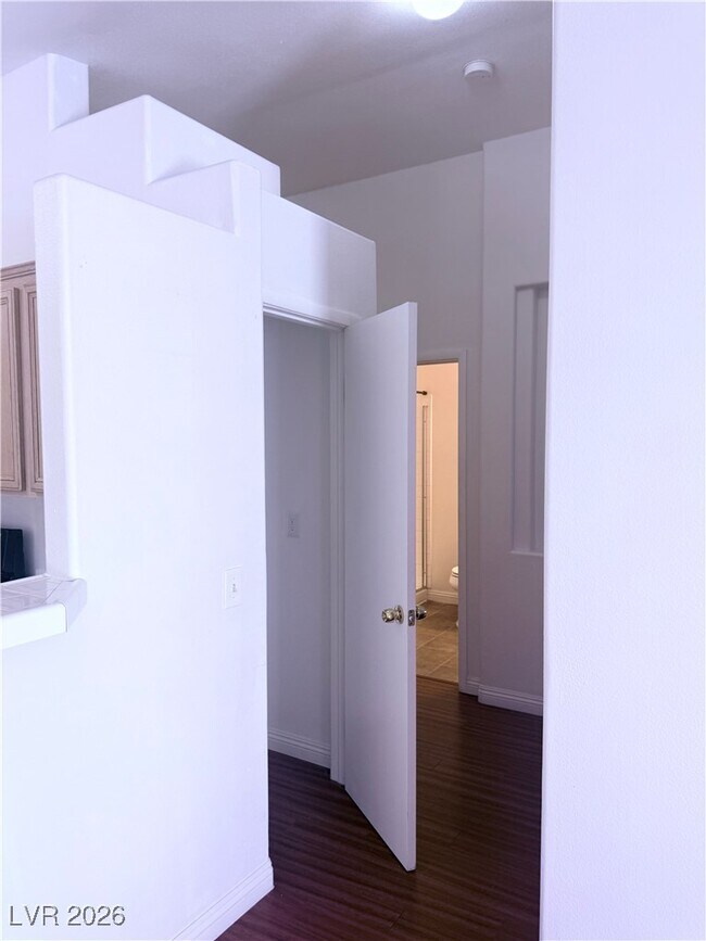 Building Photo - 2110 Los Feliz St