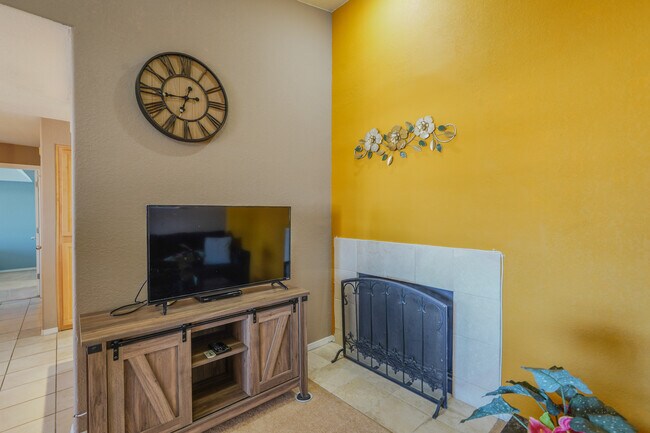 Building Photo - 3408 Sunriver Rd