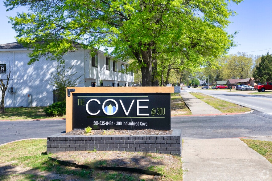 Primary Photo - The Cove at 300
