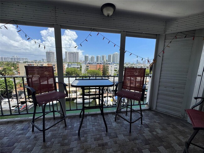 Building Photo - 3545 NE 166th St