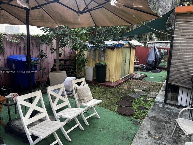 Building Photo - 619 SW 11th Ave