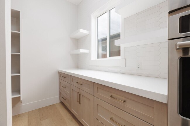 Building Photo - Wonderful 5 bedroom 4 bath home built by New Trend Construction