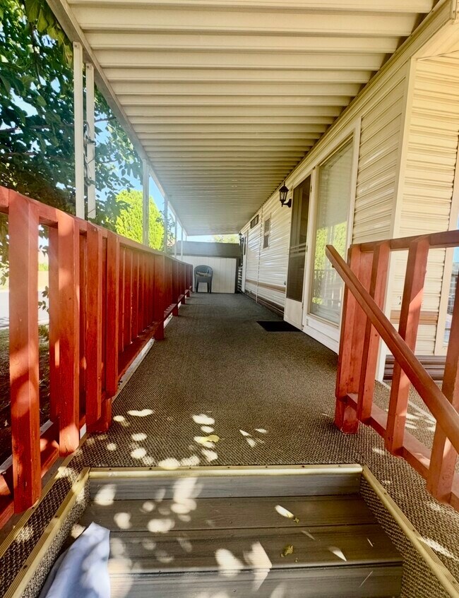 Building Photo - 1150 W Red Hills Pkwy