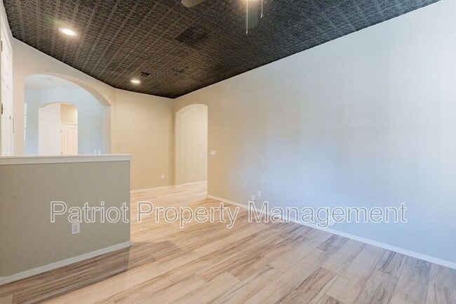 Building Photo - 329 S 172nd Dr