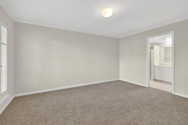 Building Photo - 145 Lake Shore Dr