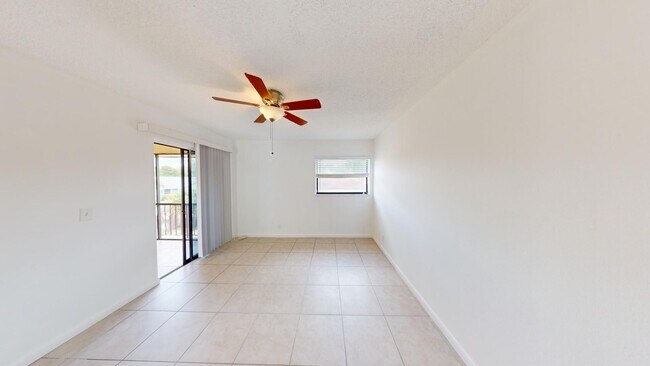 Building Photo - 1580 Montauk Dr