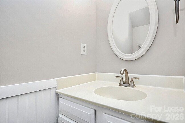 Building Photo - 8203 Golf Ridge Dr