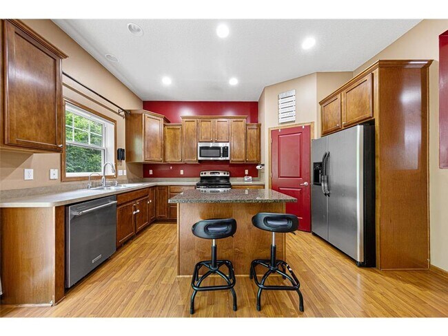 Building Photo - 5037 Dunkirk Pl N