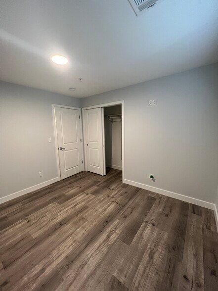 Building Photo - 35 Woodside Pl