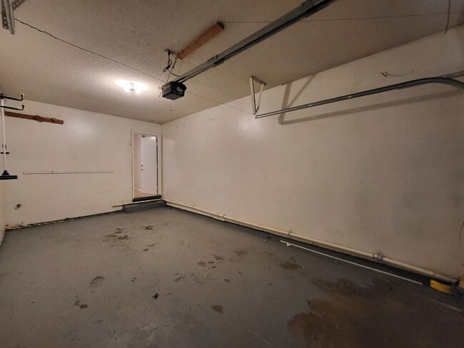 Building Photo - 1248 E 17th Ct
