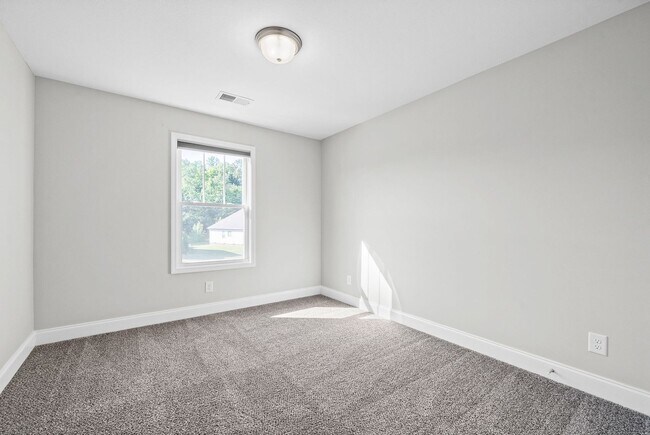 Building Photo - Pet Friendly Four Bedroom!