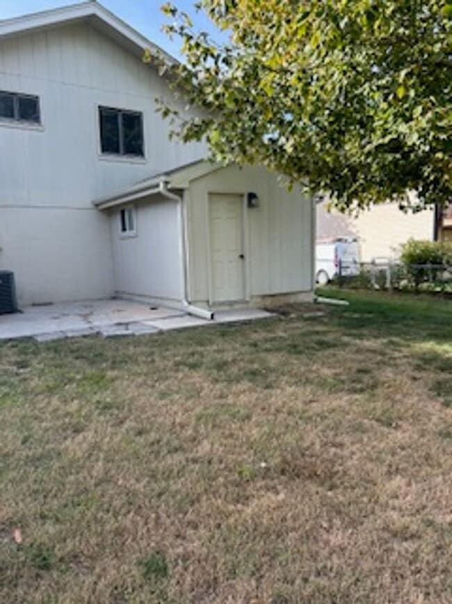 Building Photo - 7113 S 75th Ave