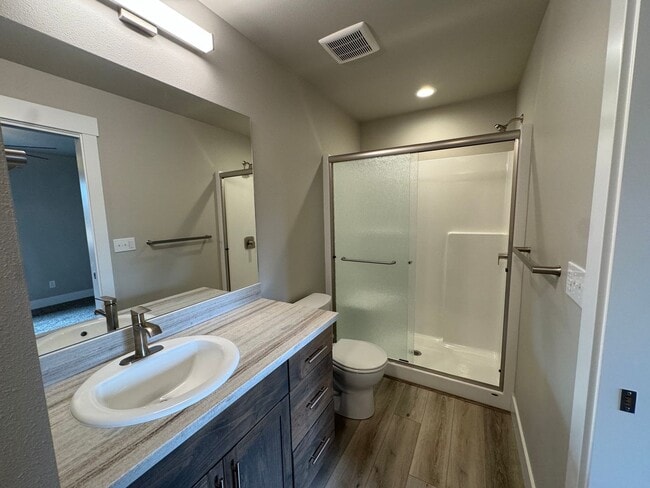 Building Photo - Green Area 3-Bedroom, 2-Bath Duplex with Garage