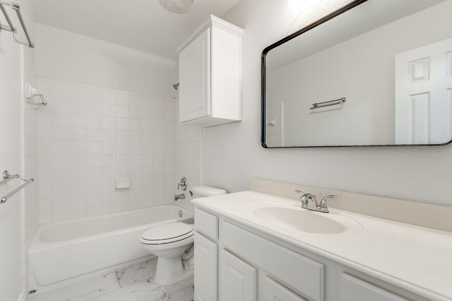 Building Photo - 9440 Park Garden Dr