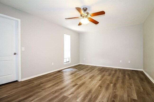 Building Photo - 10101 Mamus Ln