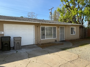 Building Photo - 4590-4592 73rd St, Sacramento, CA 95820