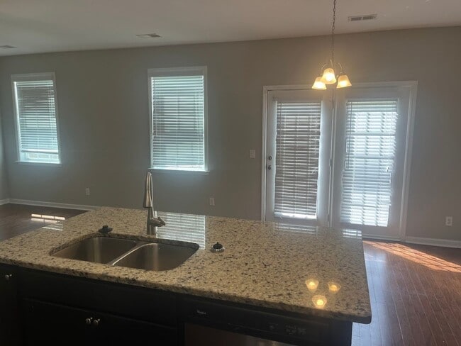 Building Photo - Available now. Beautiful 4BR/3BA home avai...