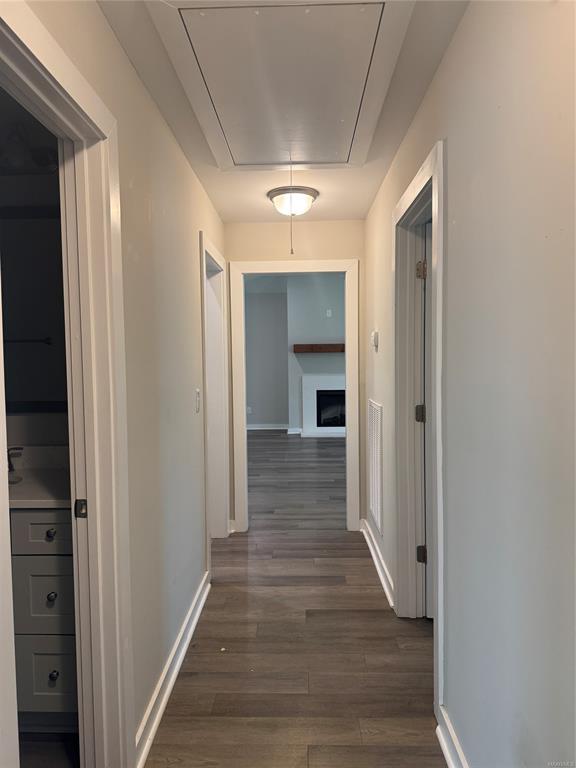 Building Photo - 107 Fox Run Dr