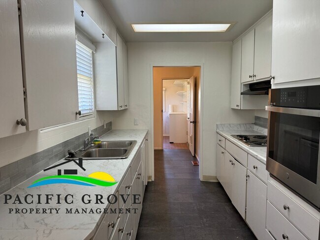 Building Photo - Delightful 3-Bedroom, 2 bath home in Pacif...