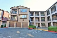 Building Photo - Beautiful Condo in Gated Community for Rent!