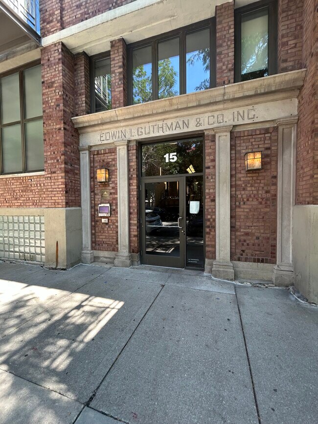 Building Photo - 15 S Throop St