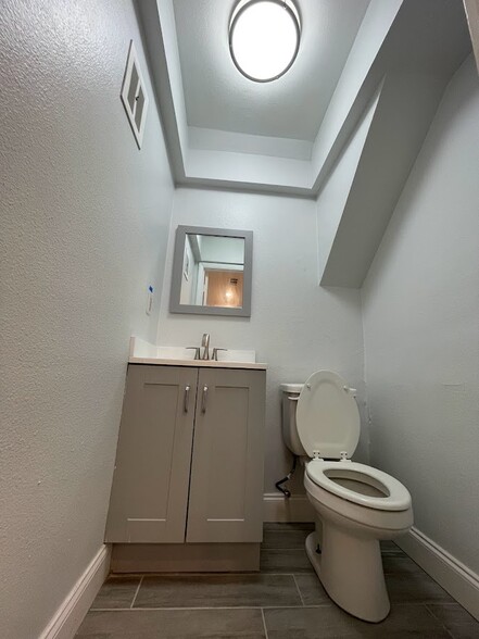 Powder Bath - 1418 Finley Rd