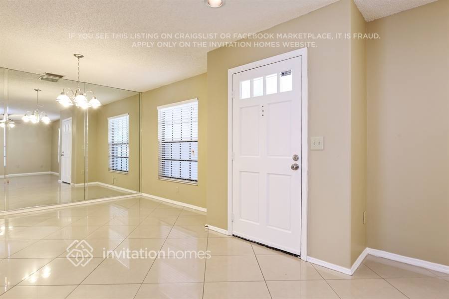 Building Photo - 901 Sandywood Dr