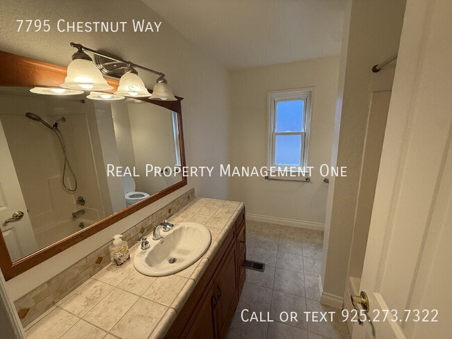 Building Photo - 7795 Chestnut Way