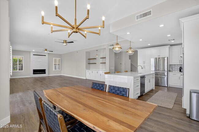 Building Photo - 10587 E Sheena Dr