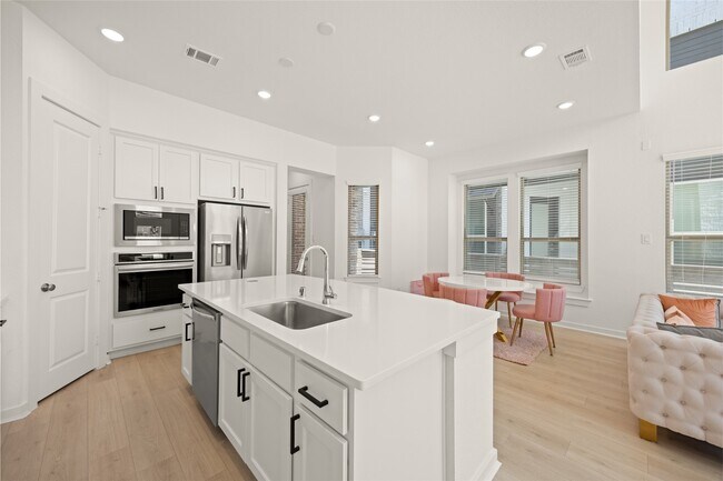 Building Photo - 19726 Curved Steel Dr