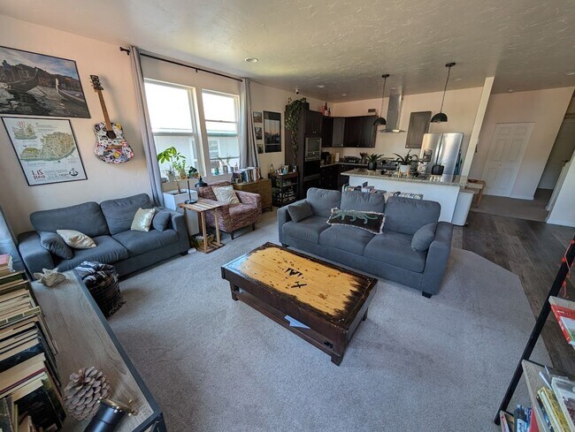 Building Photo - Newer contemporary home right downtown, al...