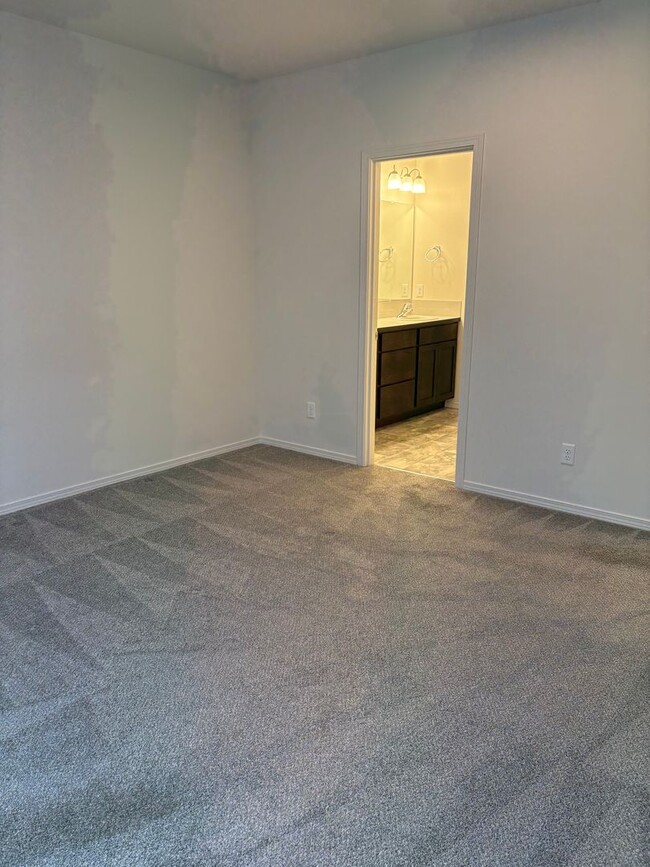 Building Photo - Beautiful Newer Home for Rent in Mae Valley.