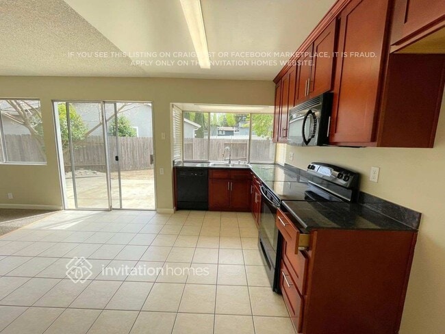 Building Photo - 1385 Meadowlark Dr