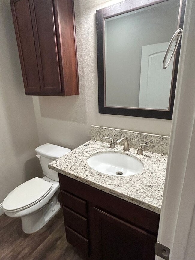 Building Photo - Townhouse for Rent in Anderson CA | Garage, Fenced Yard, Modern Upgrades