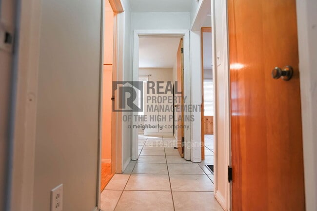 Building Photo - 1542 Parr St