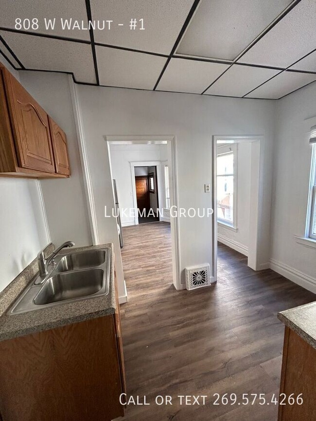 Building Photo - 808 W Walnut St