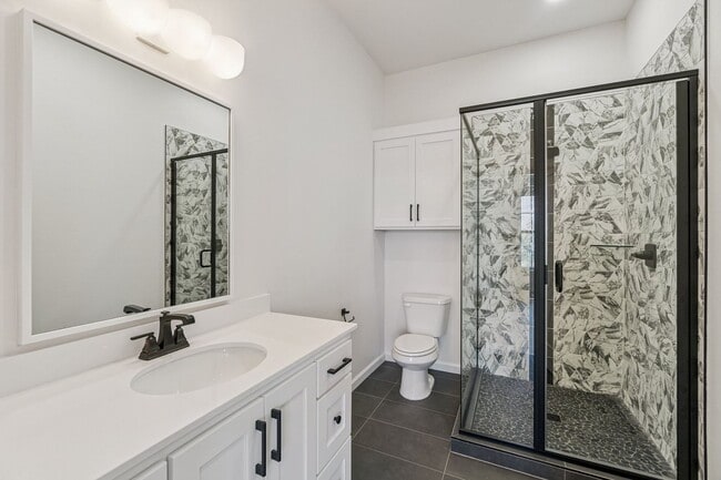 Building Photo - Townhome 2 bed 2.5 Bath "The White Workroom" in The Heart of Selah