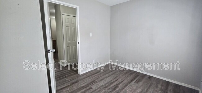 Building Photo - 4911 Hoagland Ave