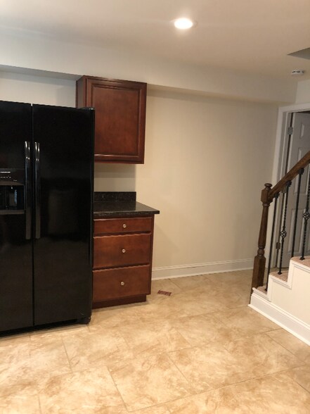 Building Photo - 1913 Searles Rd