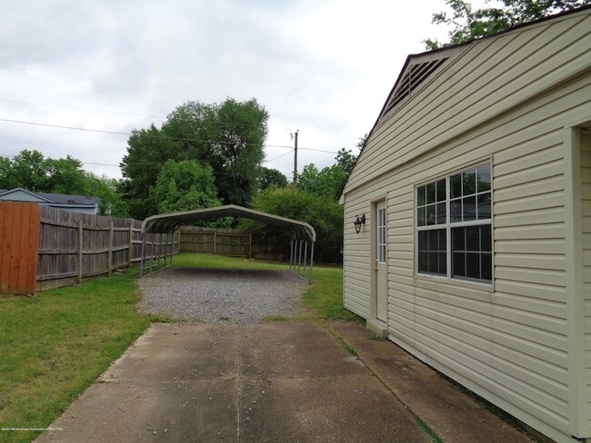 Building Photo - 1699 Whitehead Dr