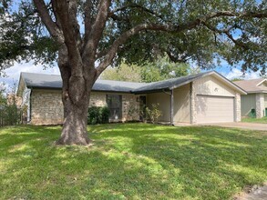 Building Photo - Great 3/2 in Scoffield Farms