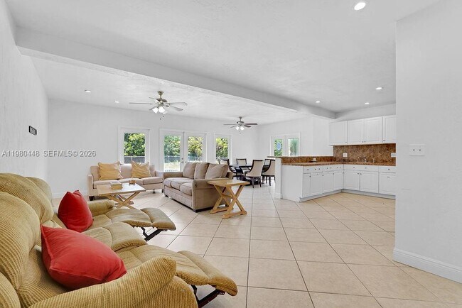 Building Photo - 2417 Pierce St